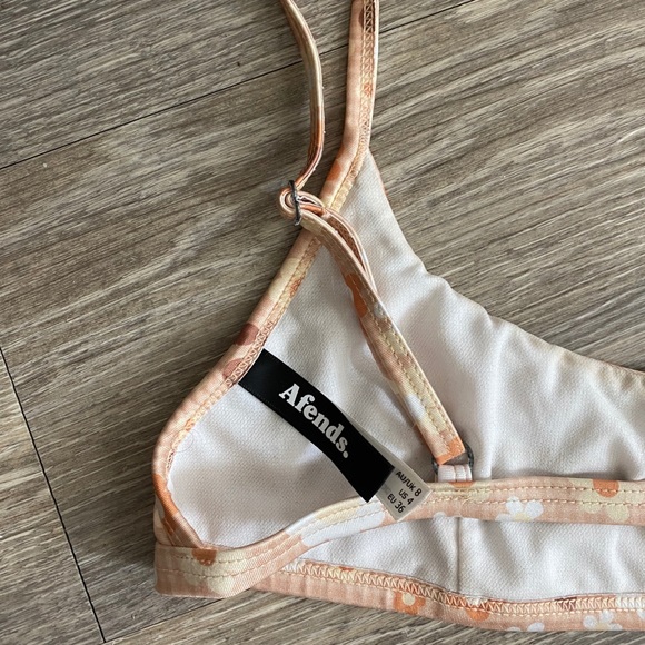 Bikini - Picture 2 of 6